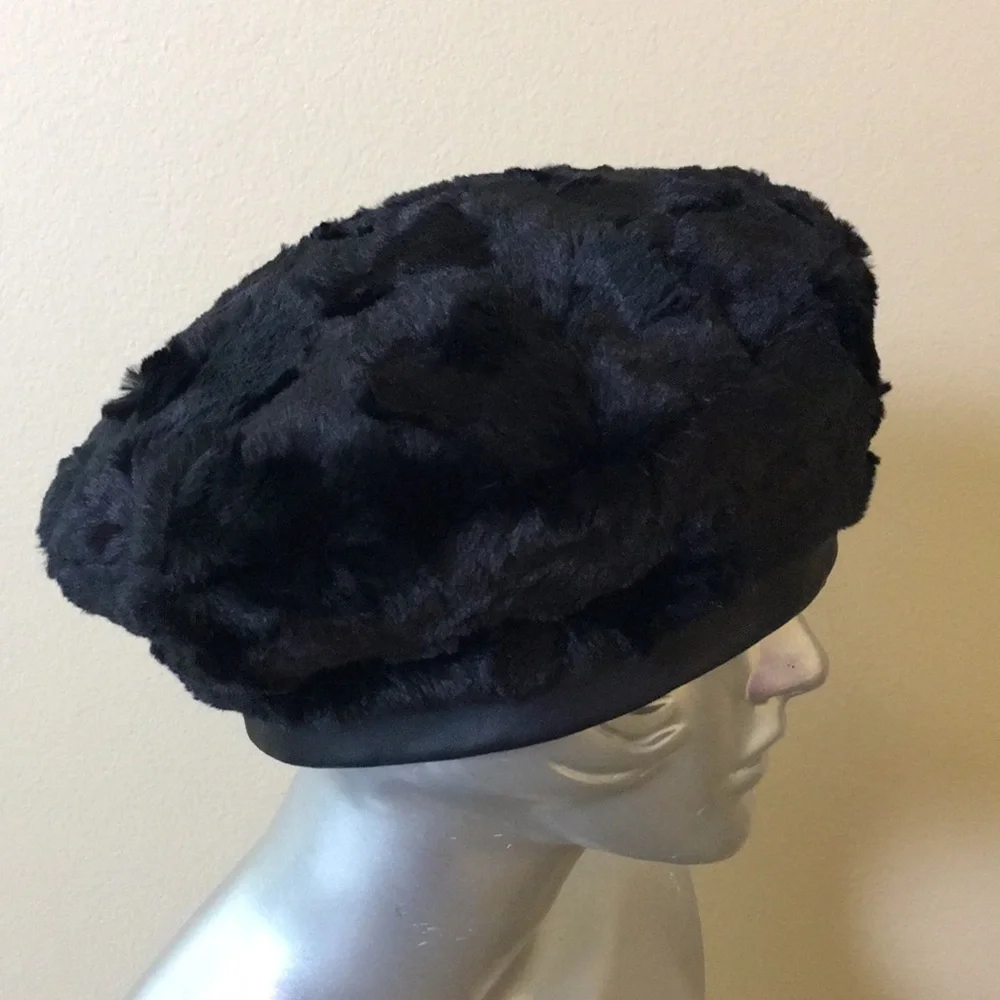 Pandemonium Beret, Reversible - Luxury Faux Fur in Smoky Essence With Black